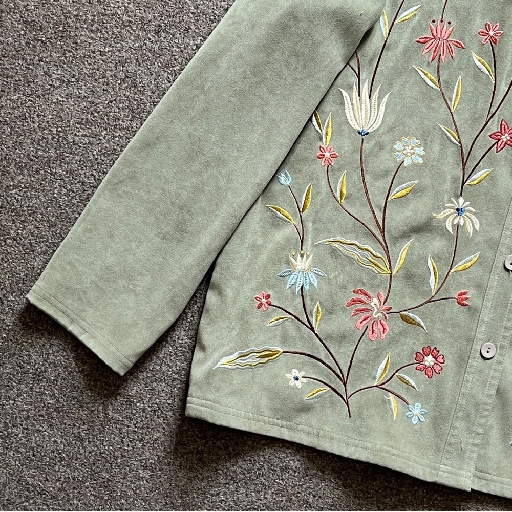 Susan Graver Embroidered Floral Faux Suede Button Up Shirt Jacket Green Size M - Picture 4 of 15